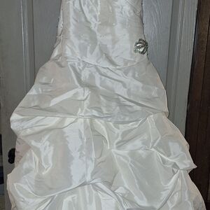 Elegant White Wedding Dress